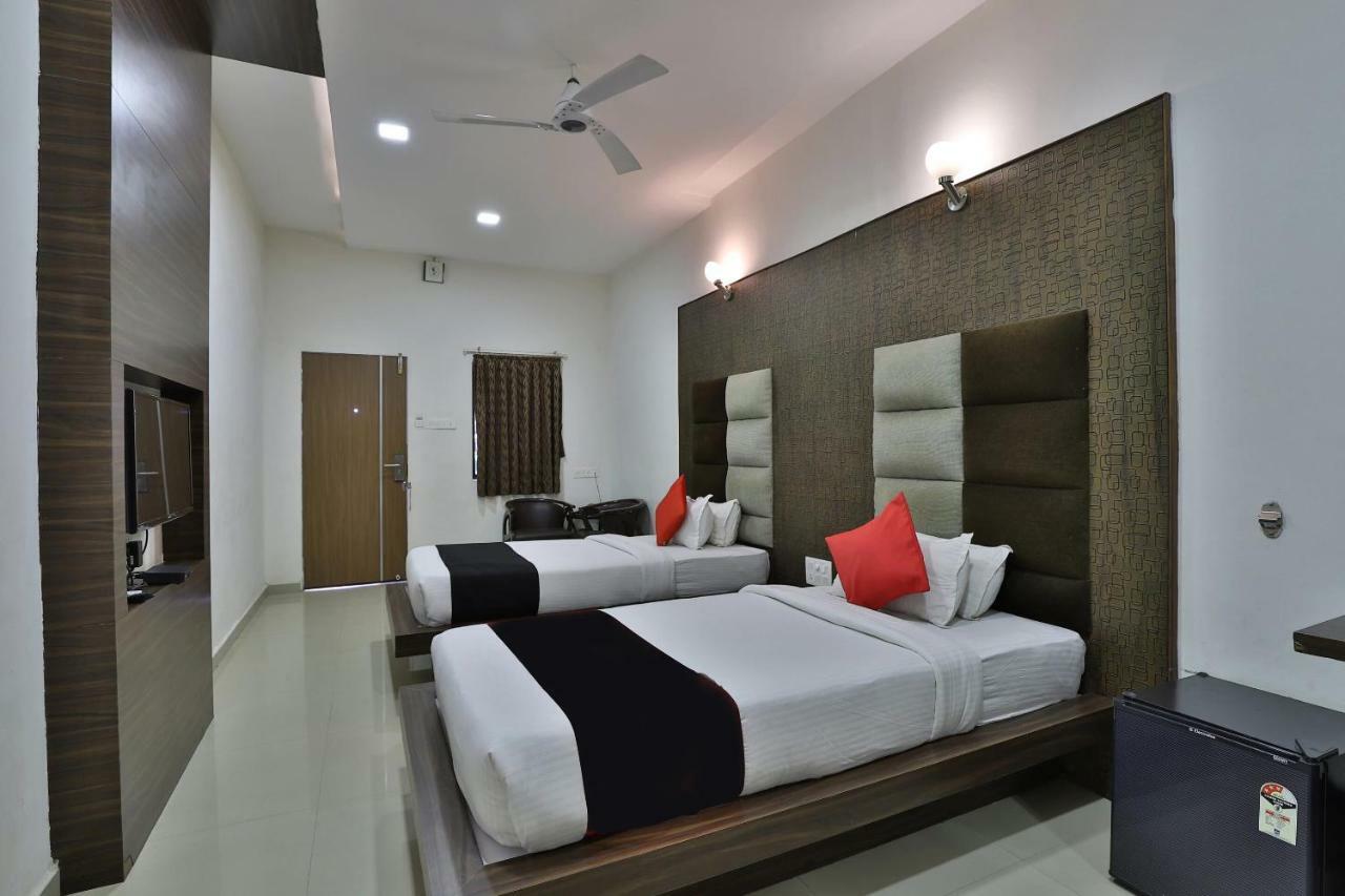 Banyan Paradise Resort Vadodara Bagian luar foto
