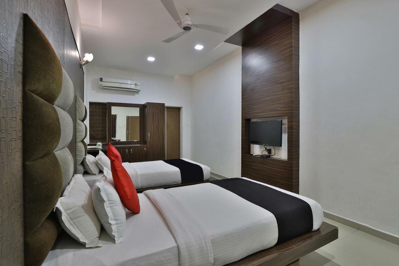 Banyan Paradise Resort Vadodara Bagian luar foto